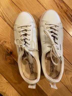 PIKOLINOS Women's Off-White Leather Lace-Up Sneakers